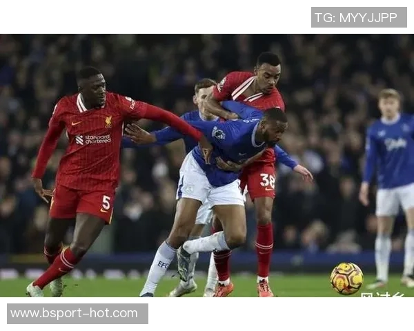 中超赛场惊现乌龙球引发争议里昂5-1逆袭拜仁全场沸腾 中超赛场惊现乌龙球引发争议里昂5-1逆袭拜仁全场沸腾