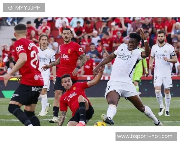 莱比锡友谊赛大胜曼联6-2赛场爆冷引发转会传闻热议 莱比锡友谊赛大胜曼联6-2赛场爆冷引发转会传闻热议