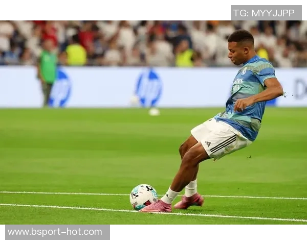 世界杯历史冷门皇马在红牌风波中逆转那不勒斯4-3引发全场沸腾