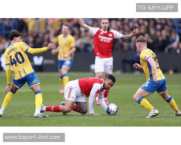 国王杯激战：拜仁与阿森纳鏖战成平局全场沸腾